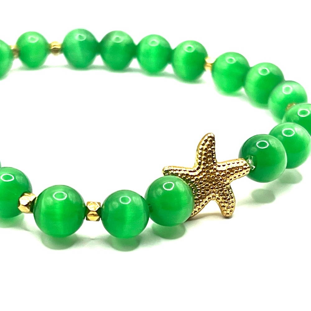 Green Cats Eye Beaded Bracelet with Gold Starfish Charm